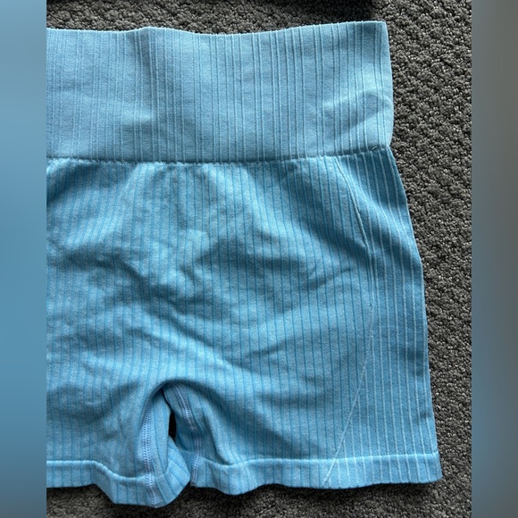 LIKE NEW Workout Set - Picture 2 of 10